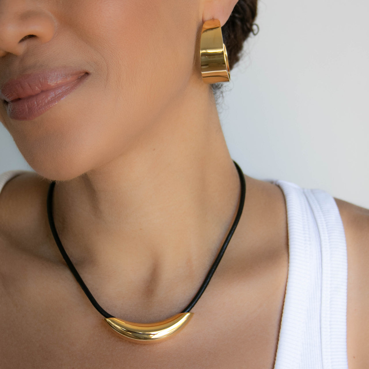 BLYTHE GOLD BAR NECKLACE